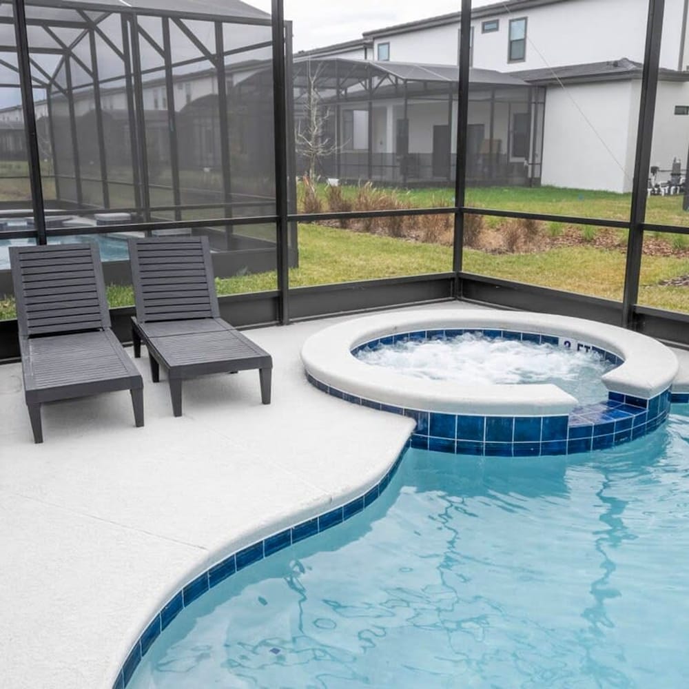 6152 Fantastic Spacious Home for Your Family