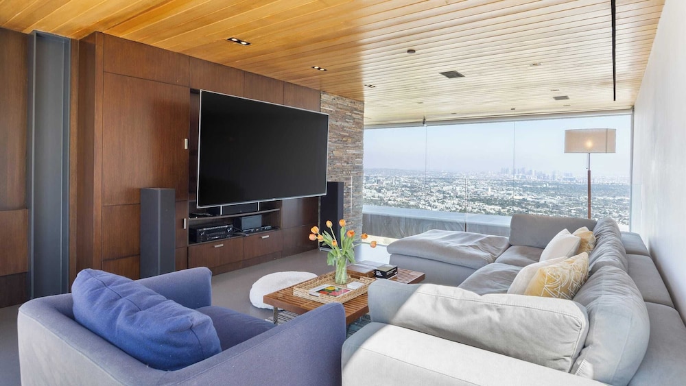 Hollywood Overlook by Avantstay Private Pool + Hot Tub Panoramic Views