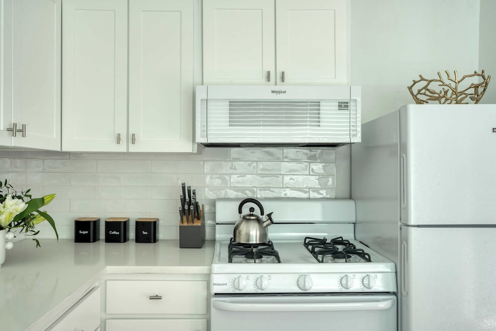 Stylish Retreat, Shared Pool & Yard Near Downtown Fairlawn Lane A by Avantstay