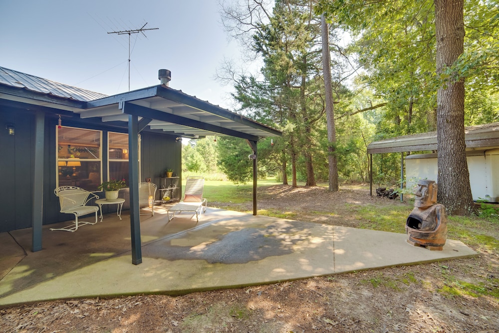 Secluded Getaway on ~10 Acres in The Piney Woods!