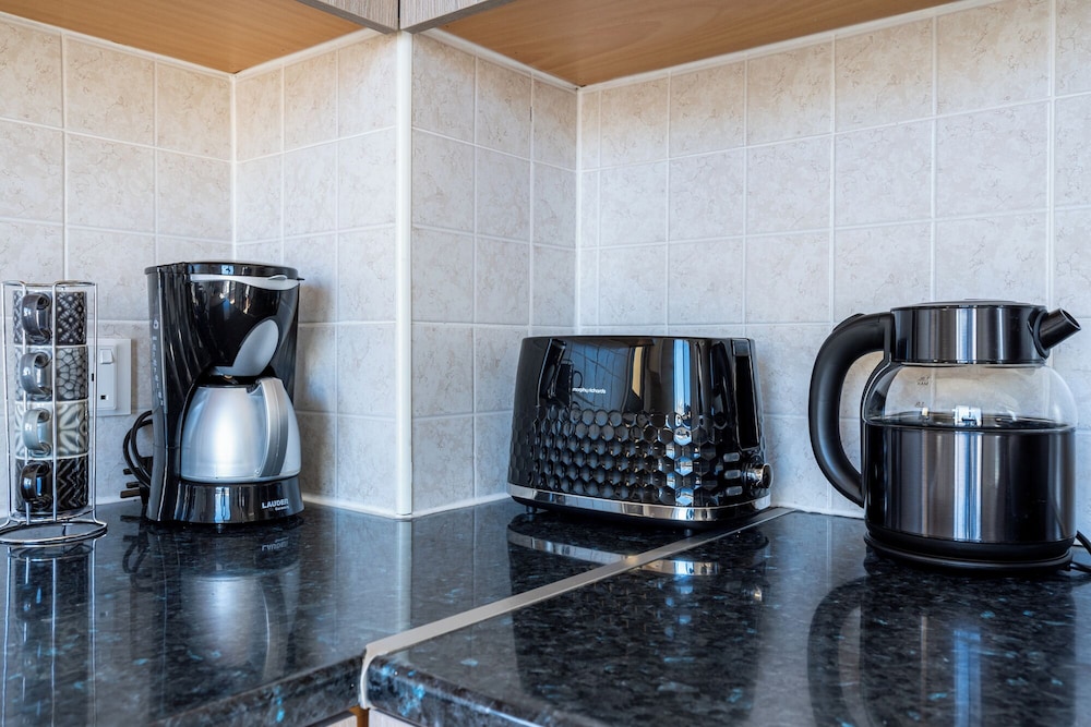 Averna - Breezy 2-BR Apt. in Larnaca