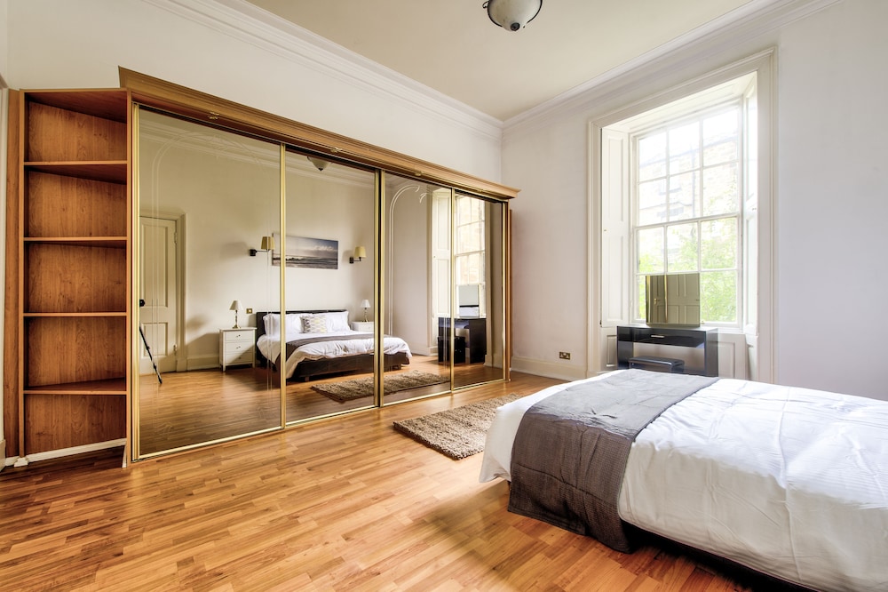 Alva - City Centre Apartment view 4