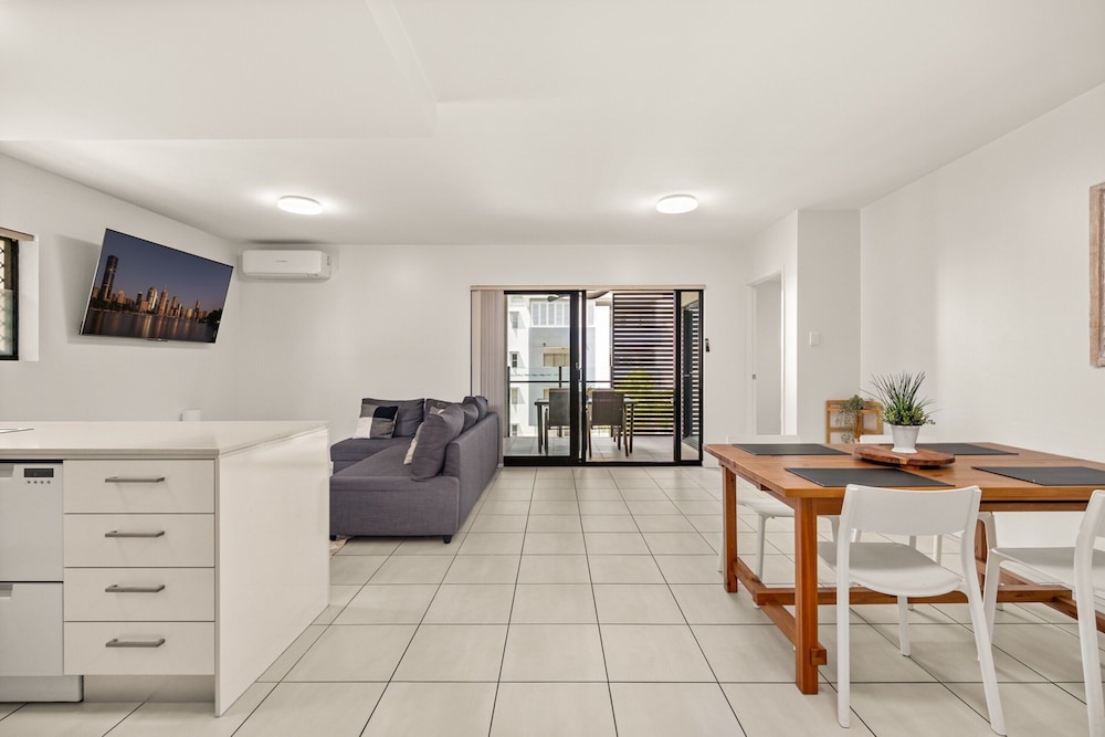 Central South Brisbane Stay With Pool Access