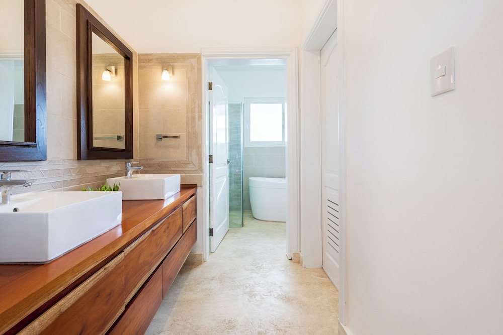Villa Buganvilla 252 - 4BR Pool Jacuzzi Golf