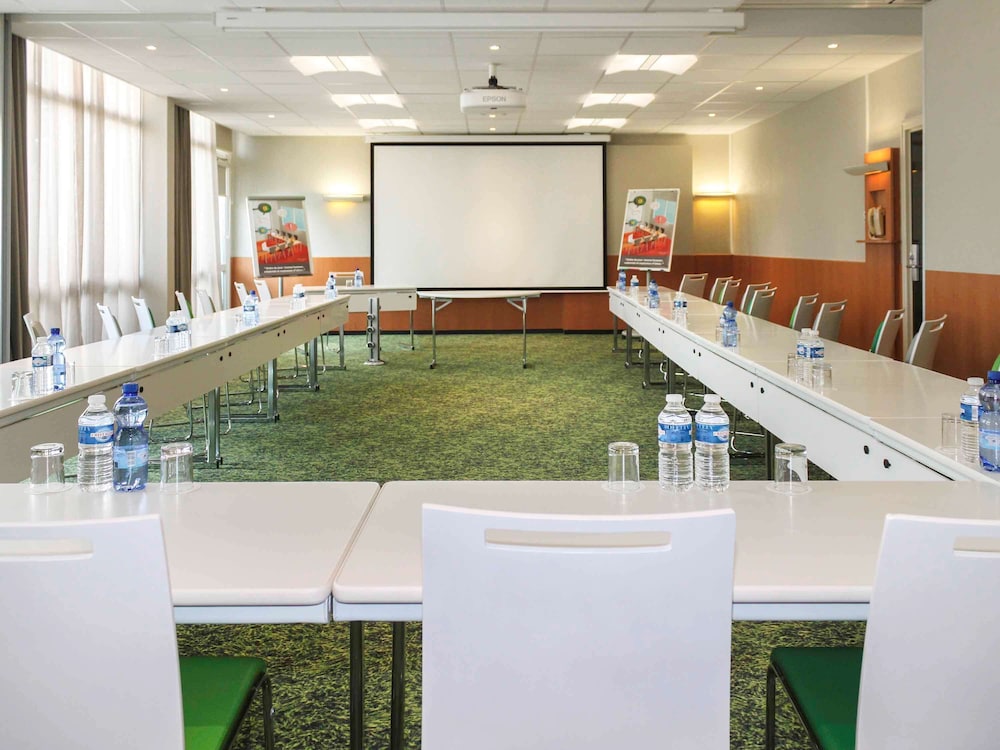 Vitrolles Vacations - ibis Styles Marseille Provence Aeroport - Property Image 2