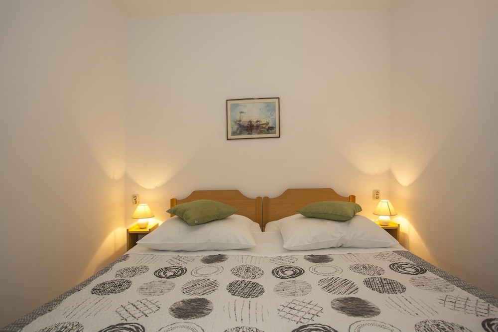 Apartment 34