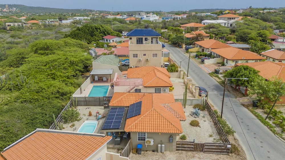 Quiet Cozy Central 2br1ba w Private Pool BBQ