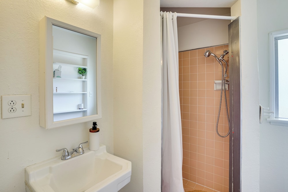 12 Mi to Dtwn LA: Family Home w/ Patio + Yard!