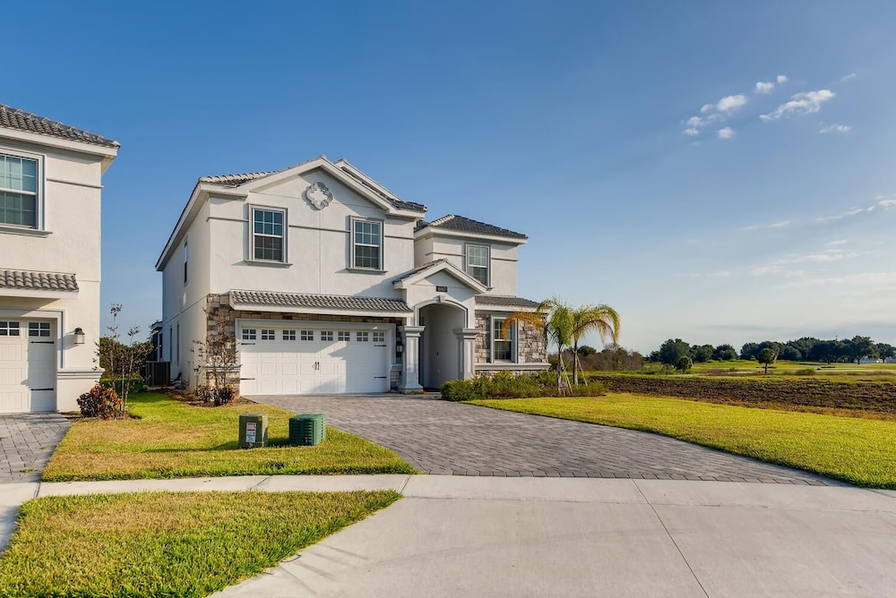 8801 IC 8BR Dream Retreat: Luxury Villa