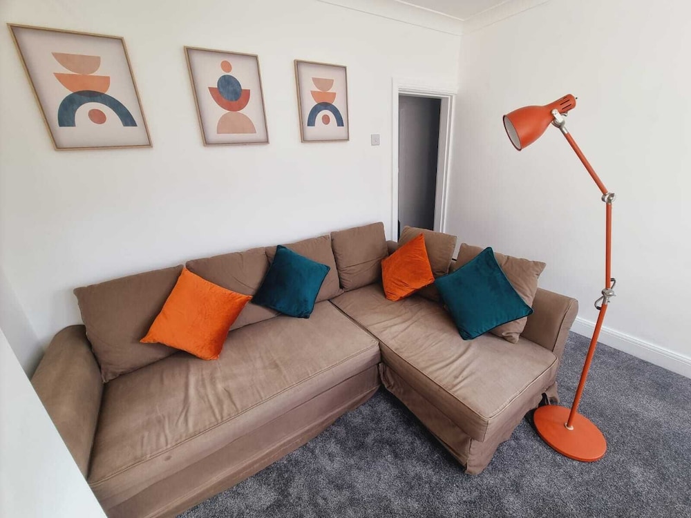Two Bedroom Apartment in Dartford view 5