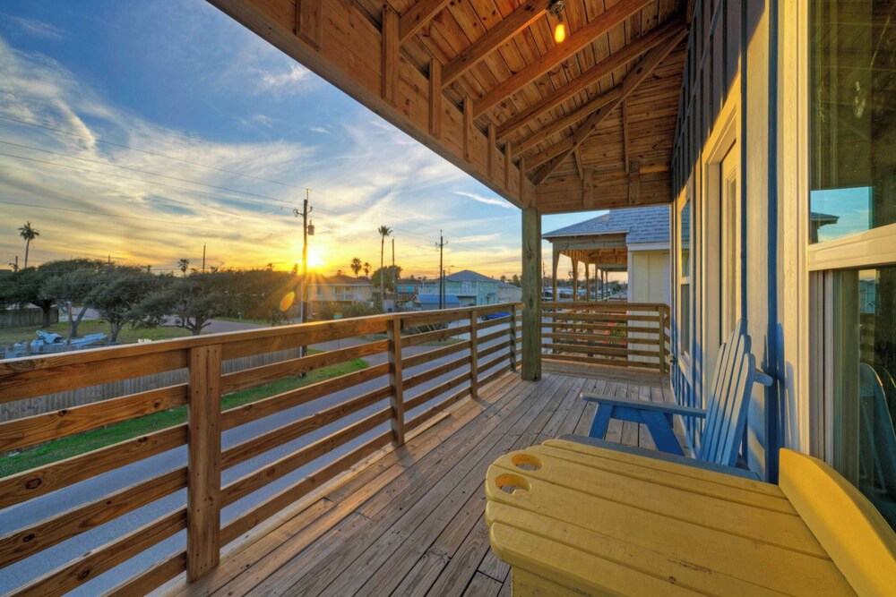 2 Homes, Sleeps 16, Shared Pool+boat Dock Laguna Village Serenity by Avantstay