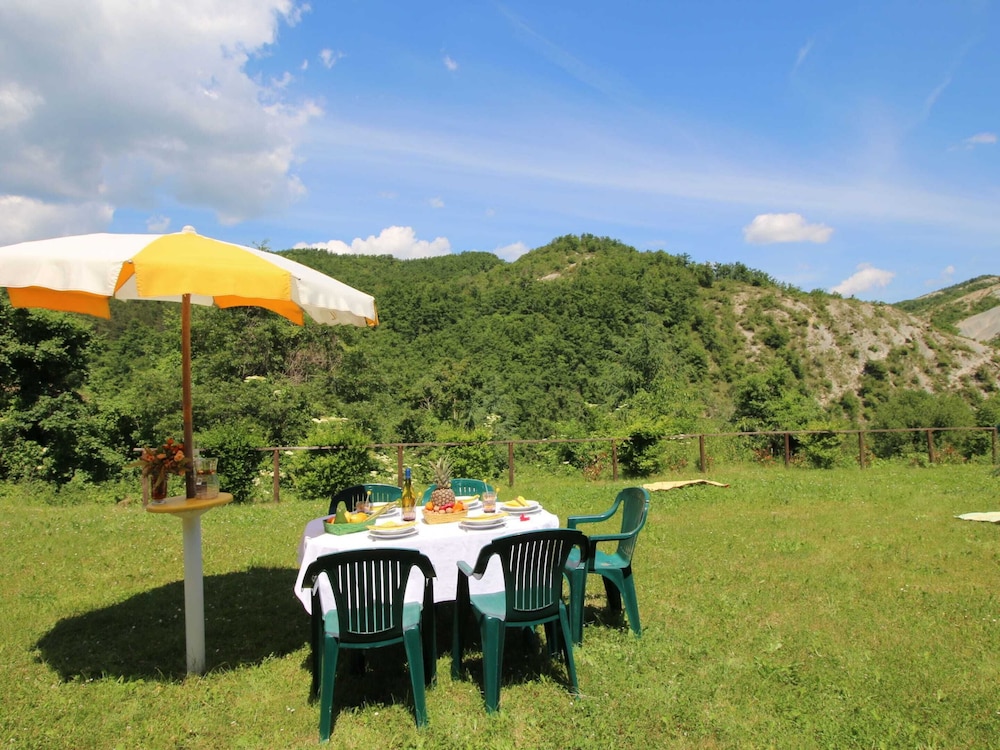 Property With Swimming Pool, Spacious Garden, Private Terrace and Views
