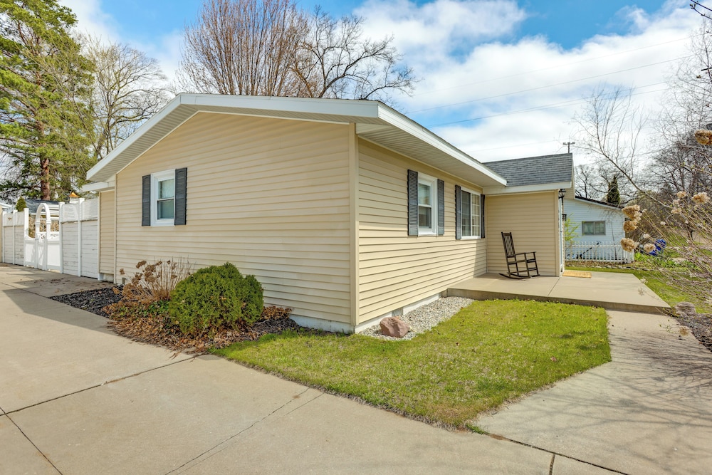 1 Mi to Wilson State Park: Harrison Home w/ Yard!