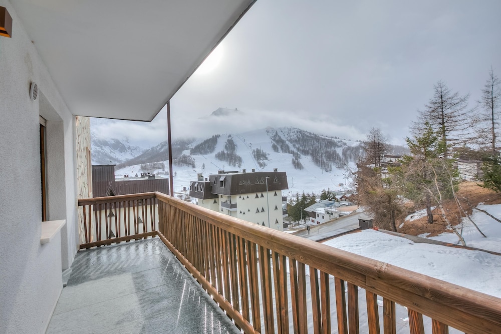 Simona Luxury Apartment few Steps From sk