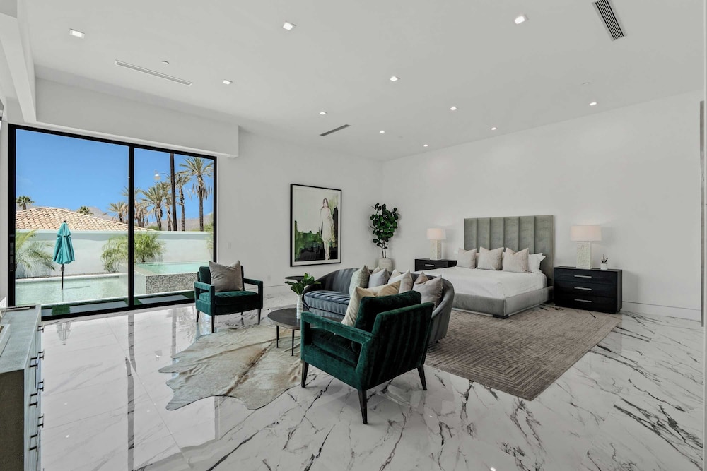 Sleeps 31 2 Luxury Villas w/ Pool + Spa, Putting Green Bravo by Avantstay