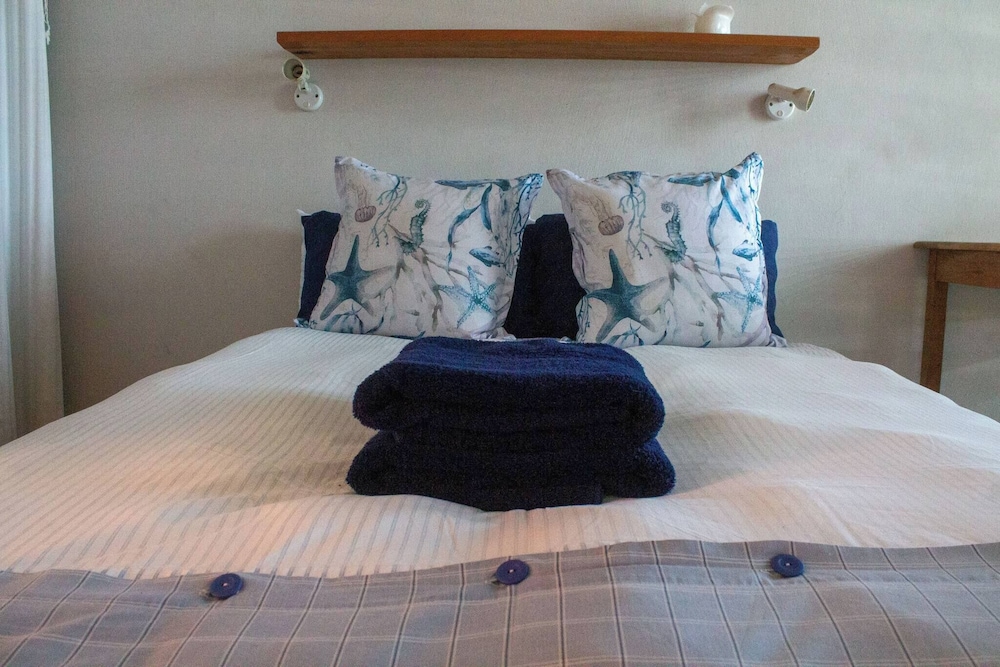 Paradys Oceanfront Submarine-style Holiday Home in Langebaan