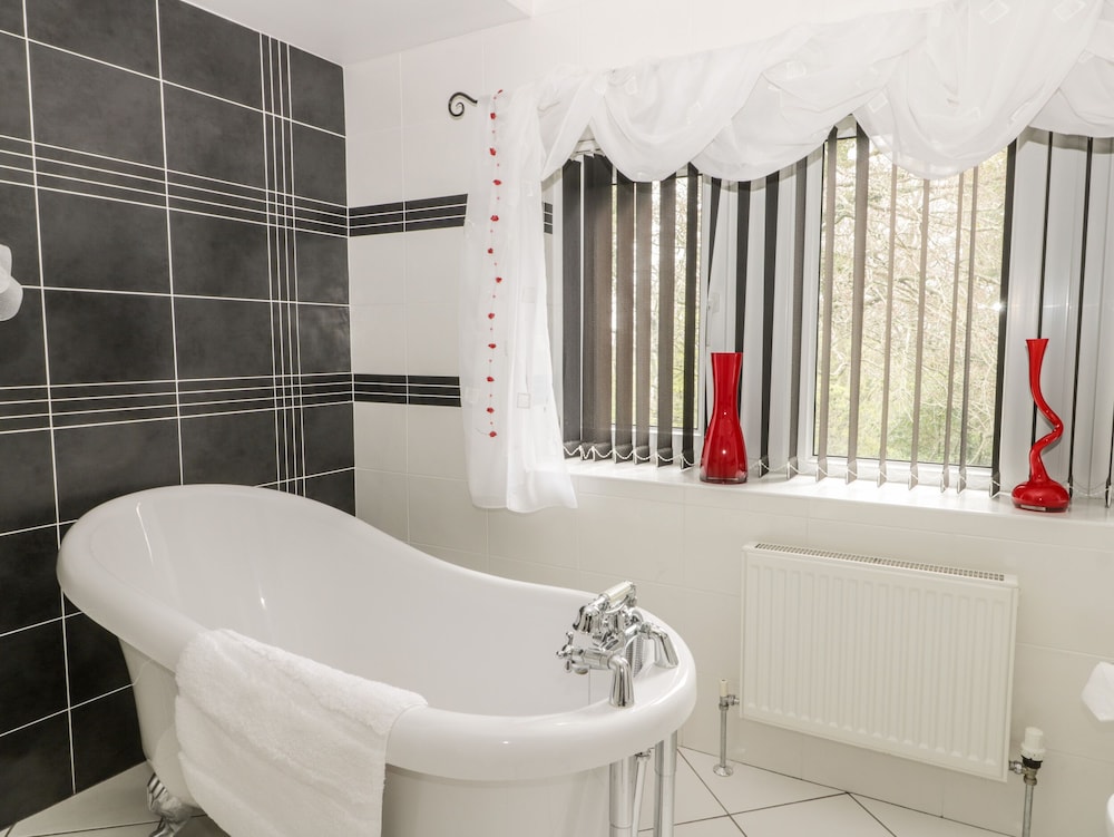 Raincliffe Manor