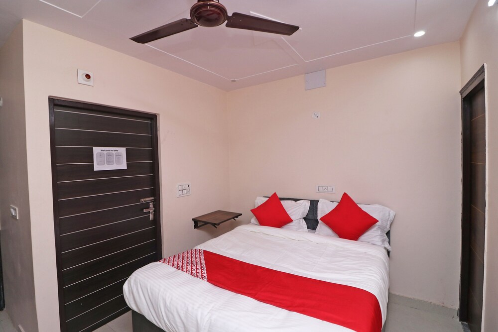 OYO 44999 Jaypee Studios view 5