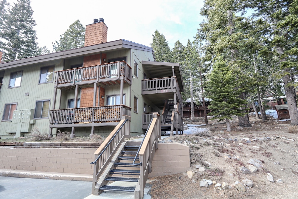 Hotel Hidden Valley 107 Quite and Cozy, Shot walk to the Village by RedAwning - Image 1