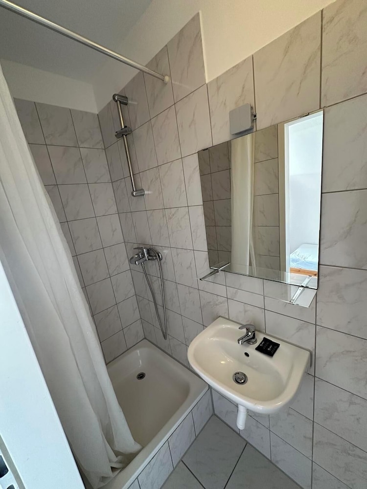 2-Rent Group Hostel Apartments HAN53