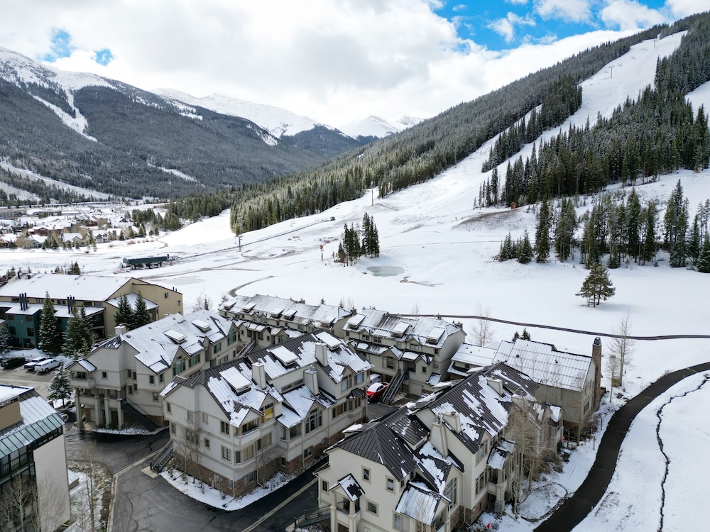 Summit County Vacations - Newly Renovated, Slope-Side Walk-In Walk-Out, Top Floor, Views of Ten Mile Range - ER4 by Redawning - Property Image 16