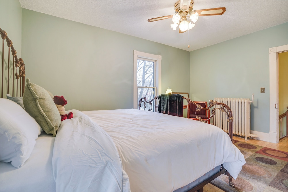 Eau Claire Retreat: Close to Campus & Dtwn! view 2
