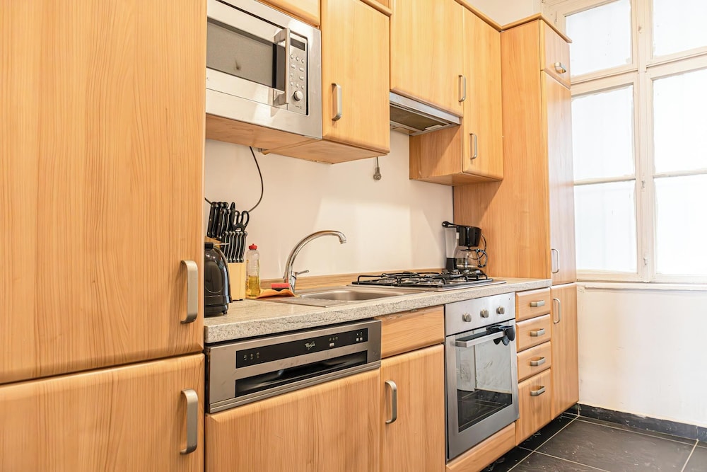 Cozy 1BR Apt Next to Schöpfwerk Station