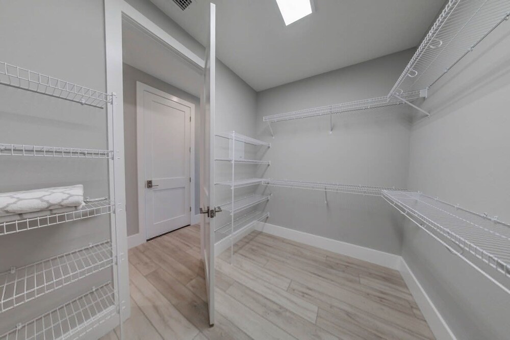 Villa Nautilus Steps Away From the Beach - New Lux 3 Story Pool Hot Tub Home With Elevator