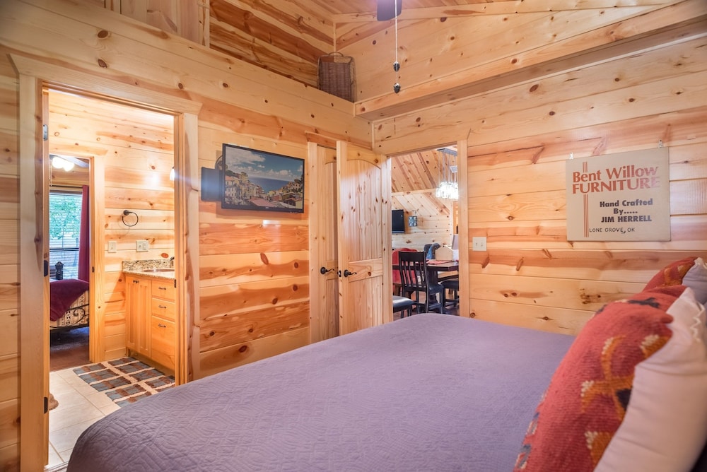 Copper Creek Open Cabin With Game Room and Hot Tub on the Deck by Redawning view 2
