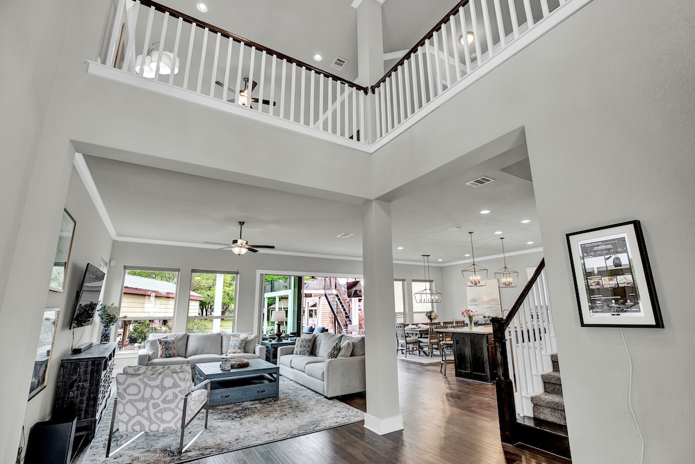 Stunning Luxury Home on Lake Lbj! - Property Image 6
