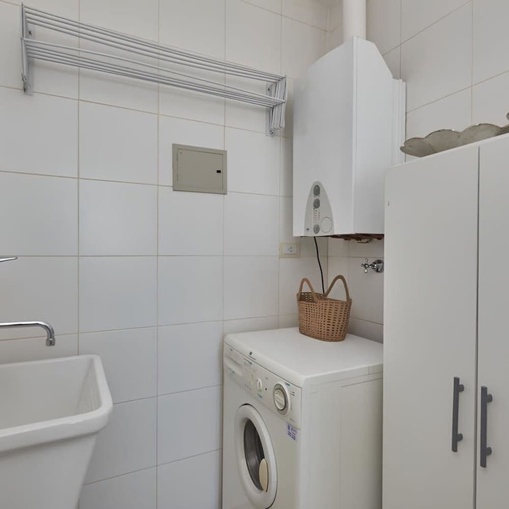 Torre Montagna I Stylish 1BR With Balcony in Nu ez
