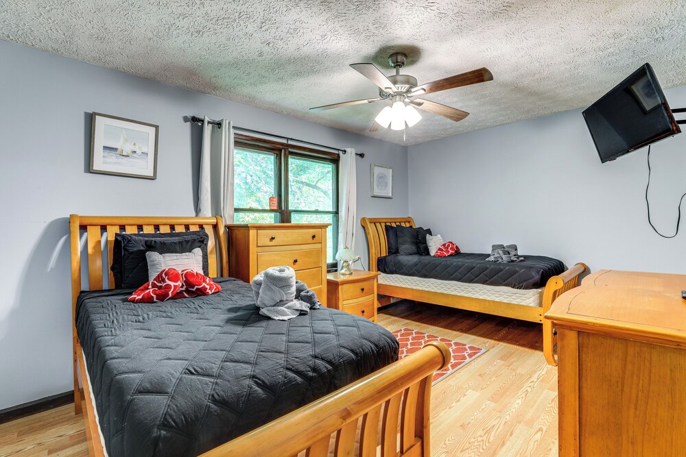 Group Getaway: Spacious Home in Stone Mountain!