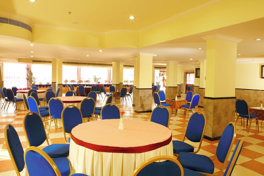 Regant Lake Palace