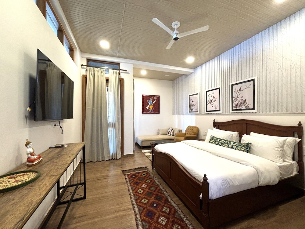 The Ridge House - A Villa Community