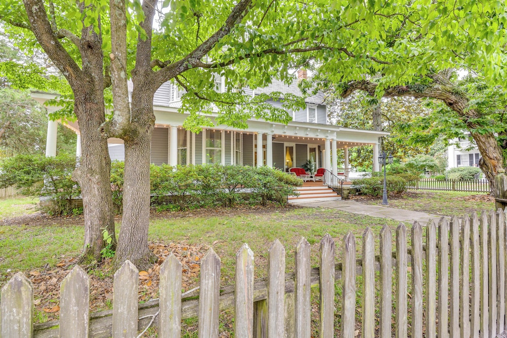 Walk to Waterfront: Downtown Elizabeth City Home!