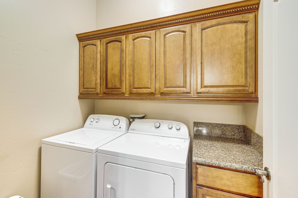 Lake View & Games: Spacious Oasis in Lake Havasu!