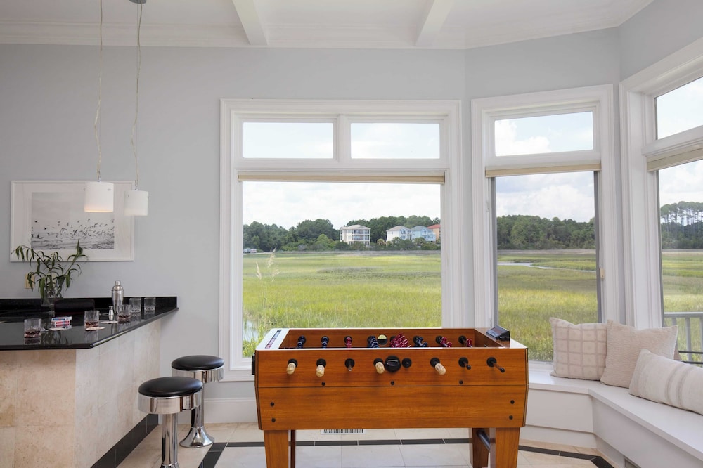 Sleeps 38 2 Homes, Steps to the Beach, Private Pool + Hottub, Game Room, Views