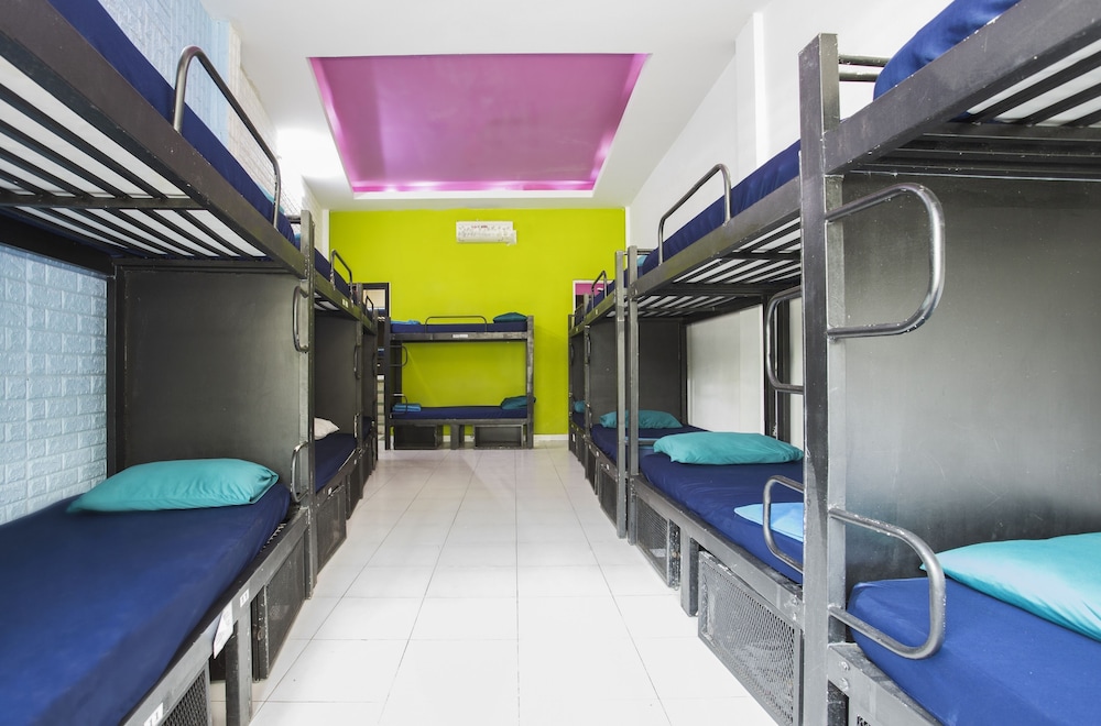 Hangout Hostel HCM