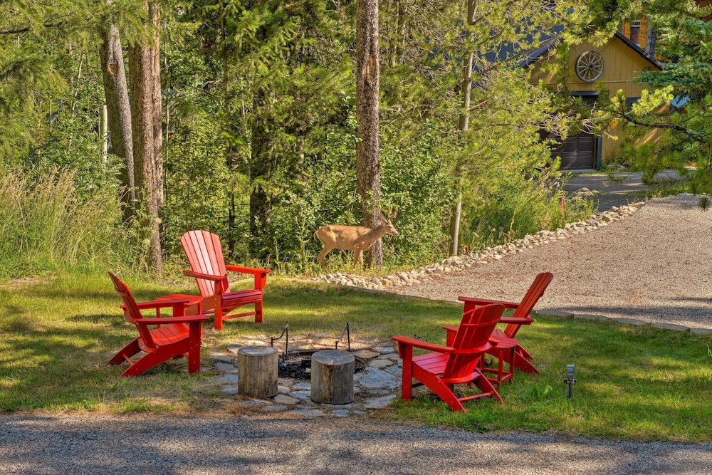 'wild Huckleberry Cabin' in Alpine: Fire Pit, Deck view 5