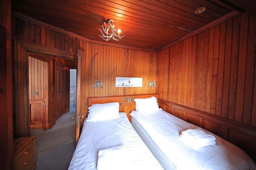 Loch Rannoch Highland Club Lochside Lodge 01