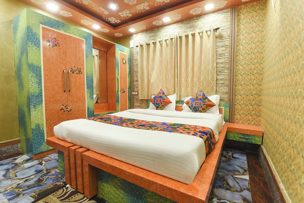 Fabhotel Rahi Crown