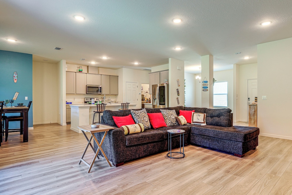 Spacious Home Near Dtwn Psl: Travel Nurses Welcome