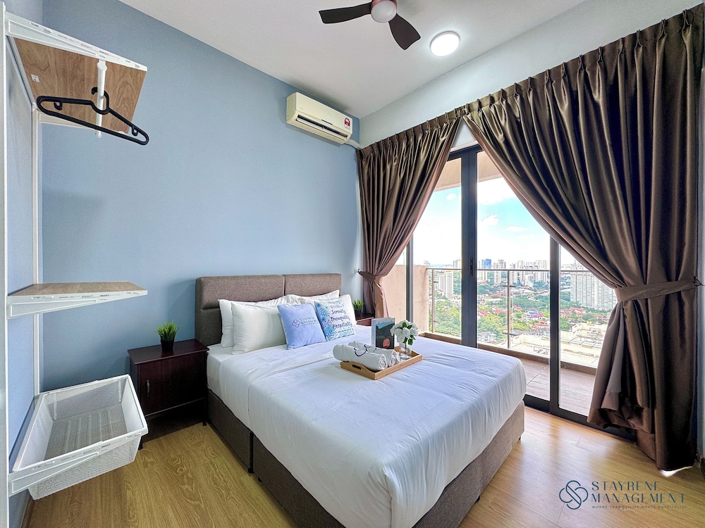 Country Garden Danga Bay Sea View Homestay by Stayrene