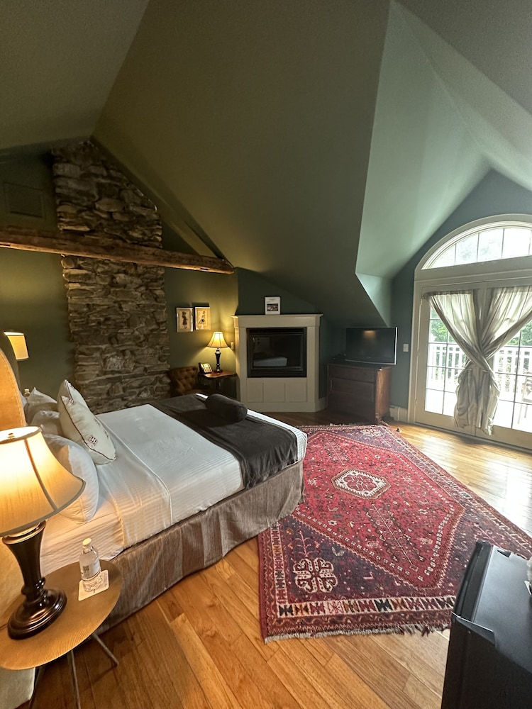 Buttermilk Falls Inn - Property Image 38