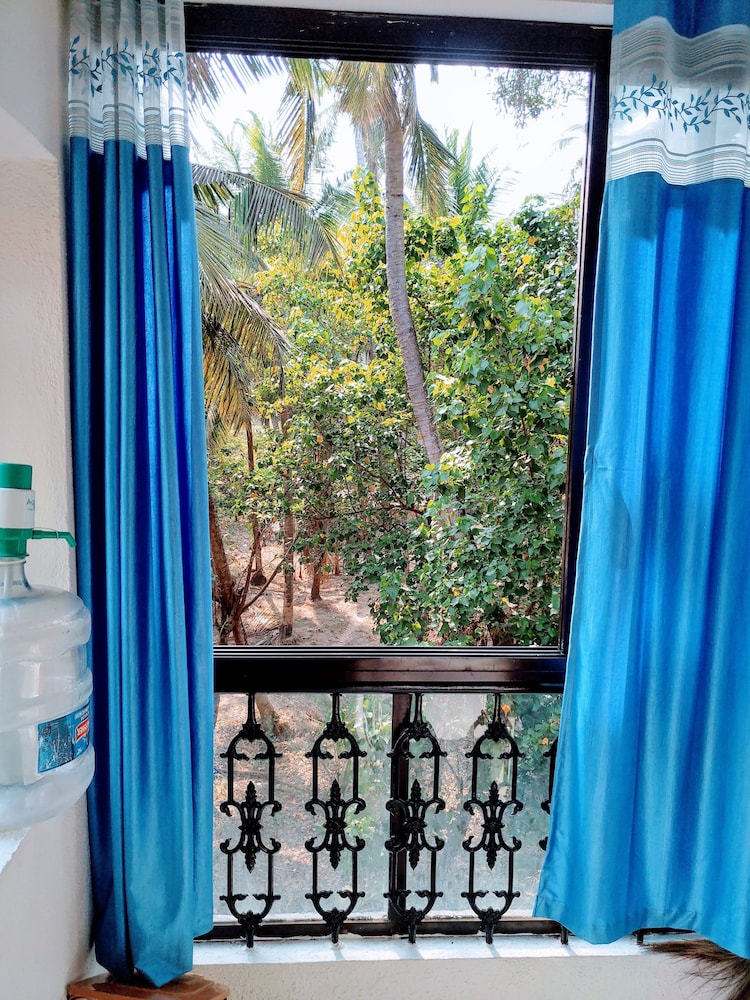 Captivating 2-bed Apartment in Calangute view 3