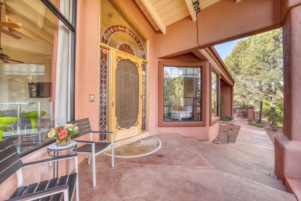 Group Getaway w/ Outdoor Oasis in Sedona!