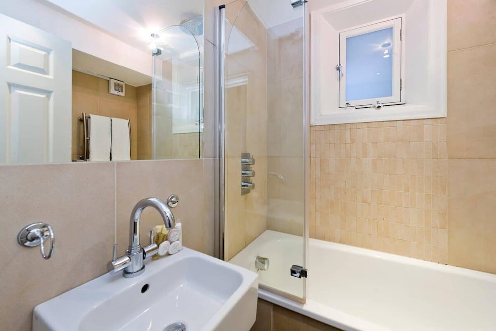 2-bed Apartment in Paddington Near Hyde Park
