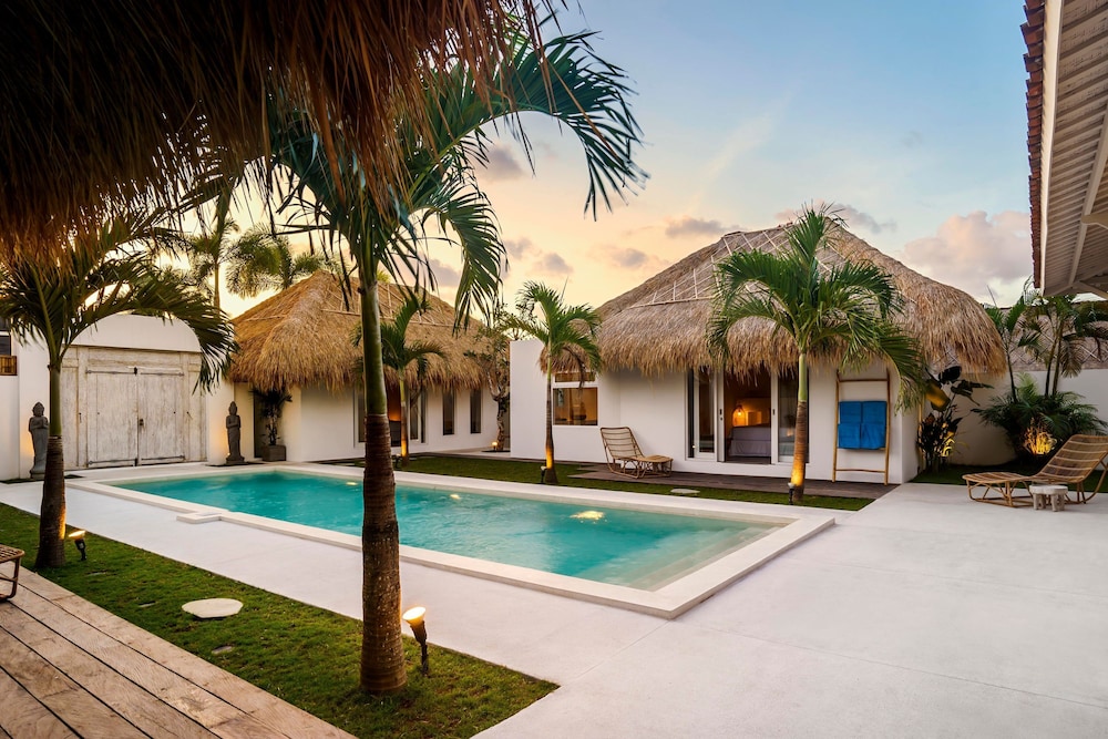Villa Surga Blue by Alfred in Bali - Brand New 5 BR Pool Villa in the of Seminyak