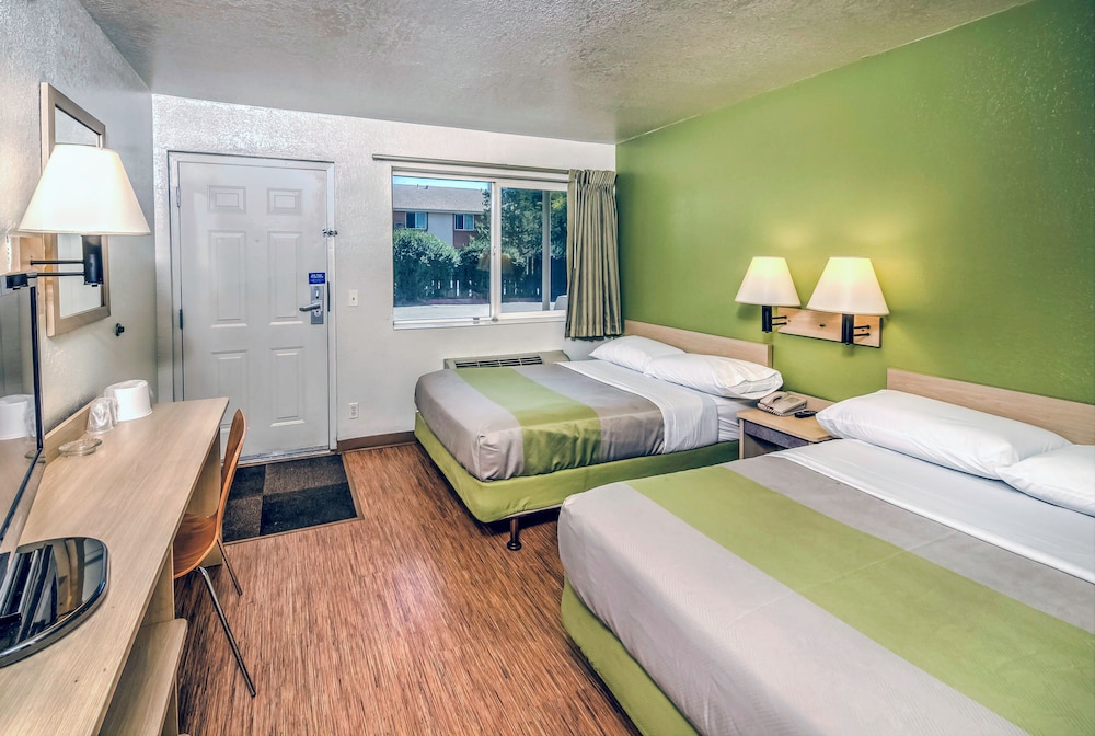 Motel 6 – Colorado Springs, CO – South/Metro Area