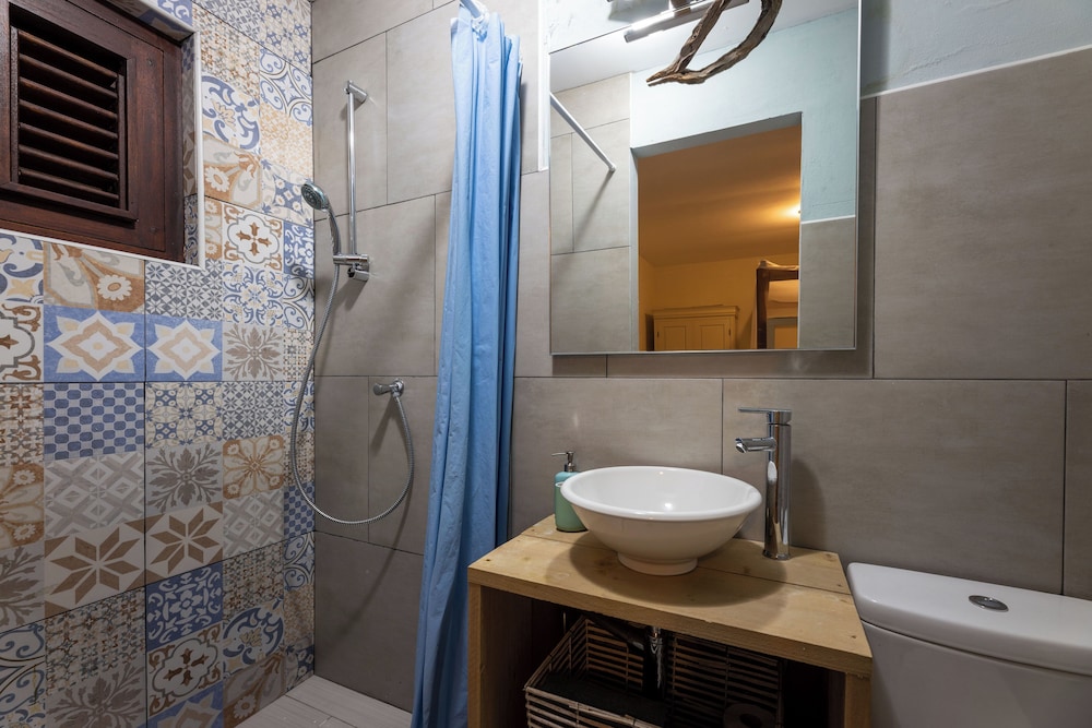 Beautiful Villa With Pool Near the Beach for Groups